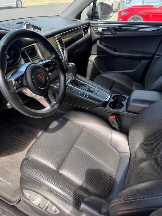 2017 Porsche Macan - Image 4 of 6
