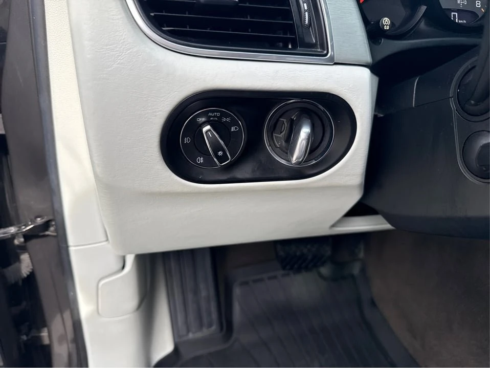 2017 Porsche Macan - Image 17 of 20
