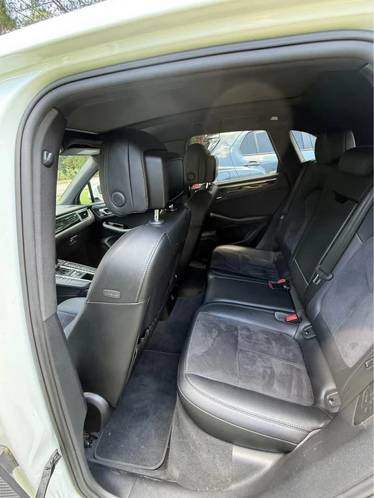 2017 Porsche Macan - Image 12 of 18