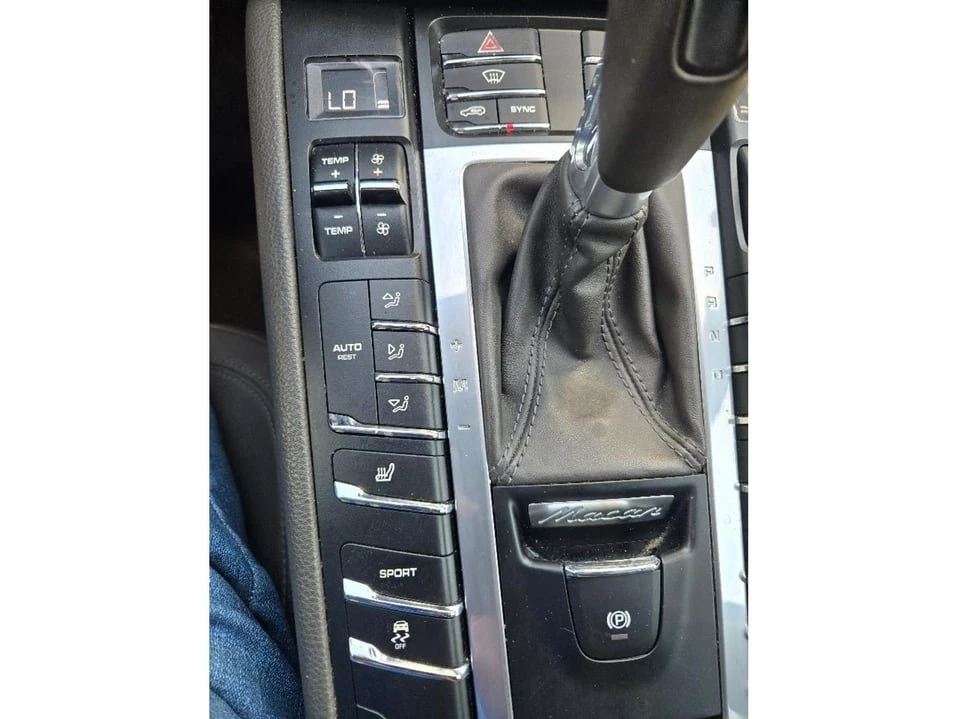 2017 Porsche Macan - Image 17 of 20