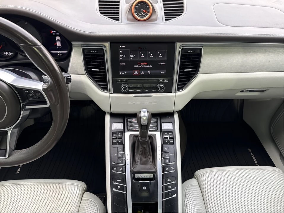 2017 Porsche Macan - Image 14 of 20