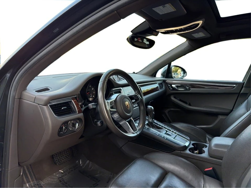 2017 Porsche Macan - Image 16 of 20