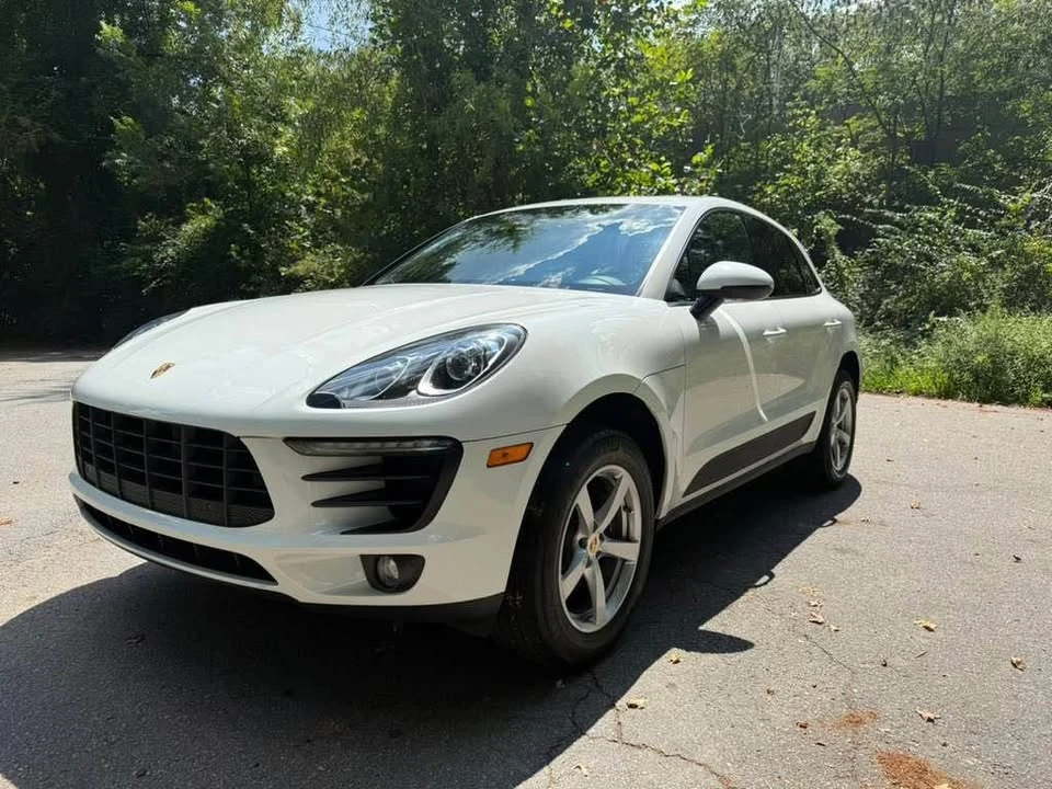2017 Porsche Macan - Image 9 of 18