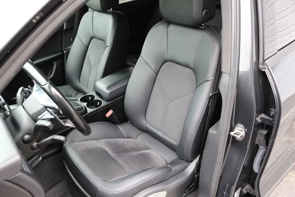 2017 Porsche Macan - Image 11 of 20