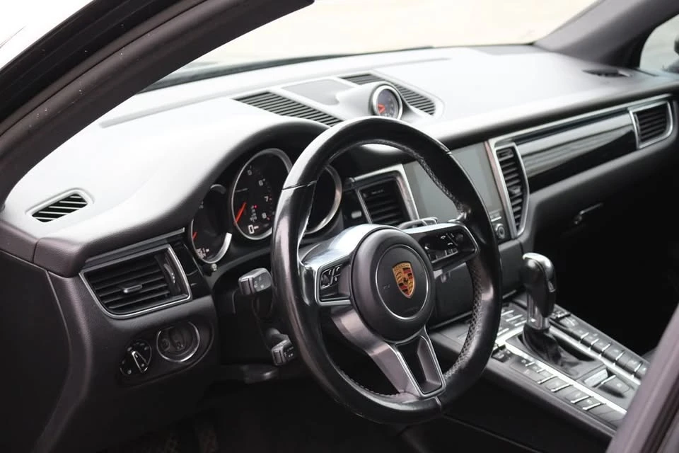 2017 Porsche Macan - Image 9 of 20