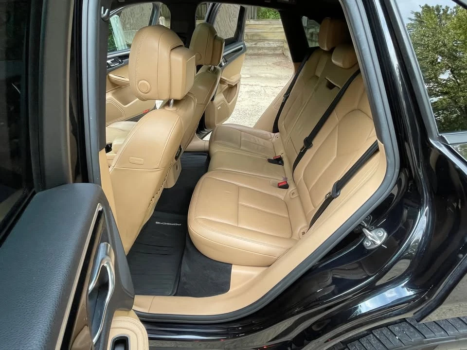 2017 Porsche Macan - Image 12 of 18