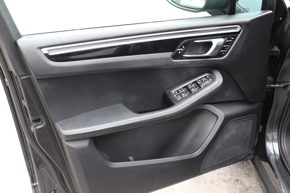 2017 Porsche Macan - Image 12 of 20