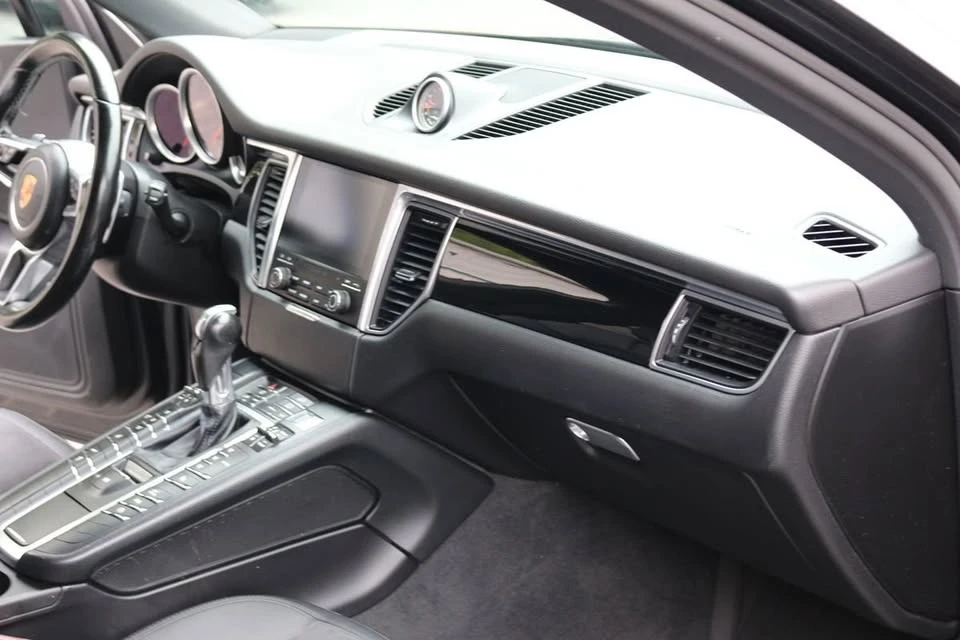 2017 Porsche Macan - Image 10 of 20