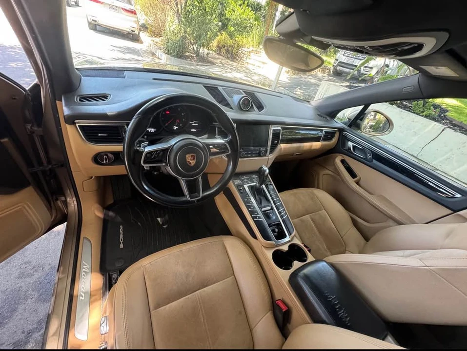 2017 Porsche Macan - Image 8 of 13