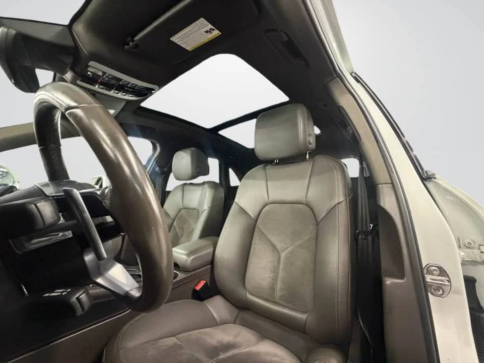 2017 Porsche Macan - Image 11 of 17