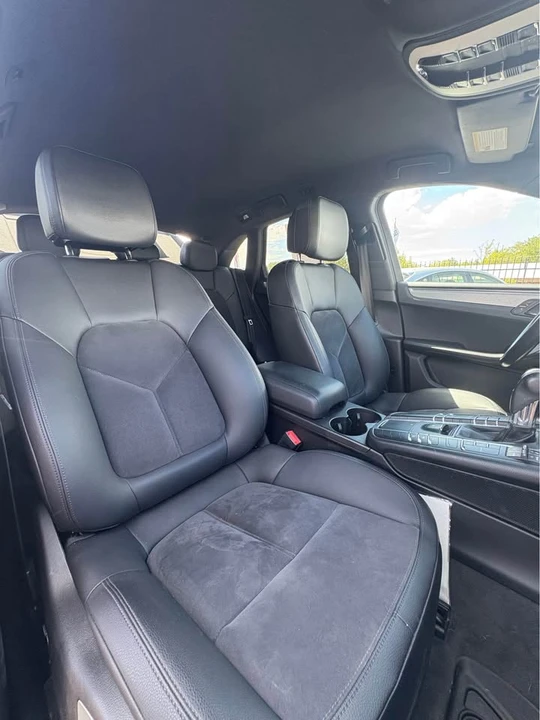 2017 Porsche Macan - Image 2 of 3