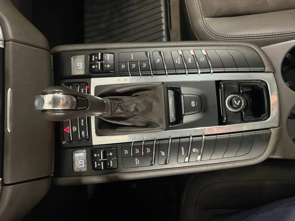 2017 Porsche Macan - Image 16 of 17