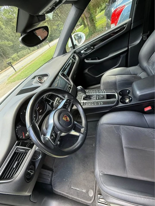 2017 Porsche Macan - Image 14 of 18