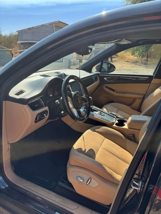2017 Porsche Macan - Image 7 of 10