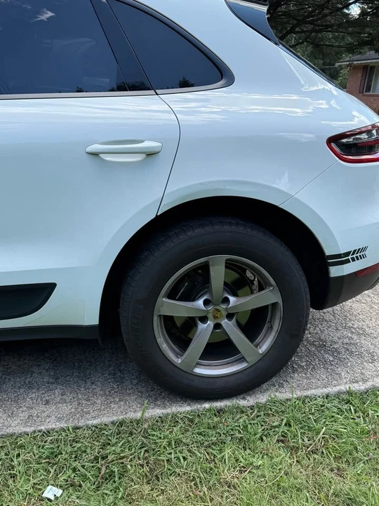 2017 Porsche Macan - Image 16 of 18