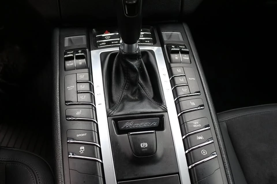 2017 Porsche Macan - Image 19 of 20