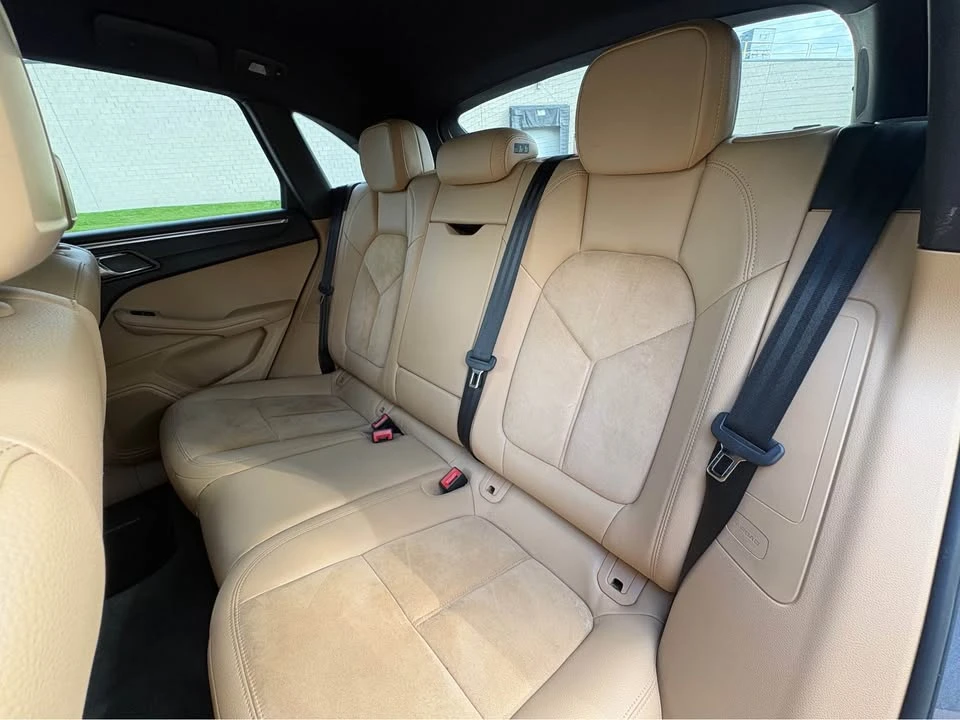 2017 Porsche Macan - Image 18 of 20