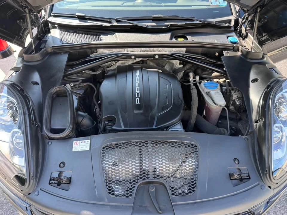 2017 Porsche Macan - Image 17 of 20