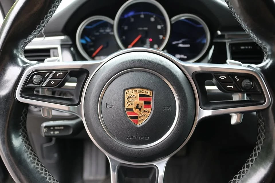 2017 Porsche Macan - Image 16 of 20