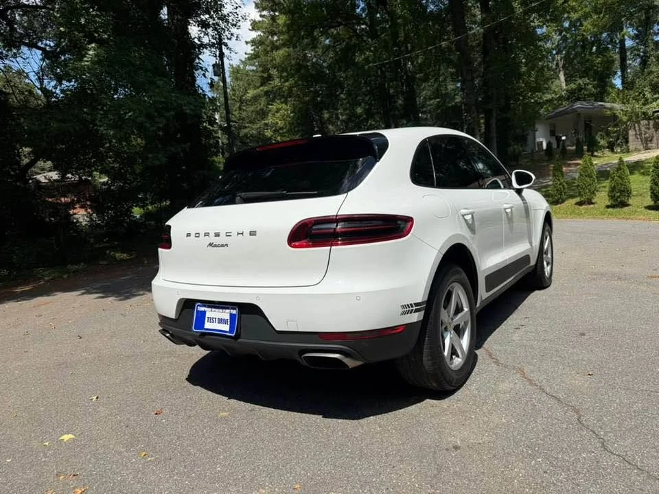 2017 Porsche Macan - Image 10 of 18