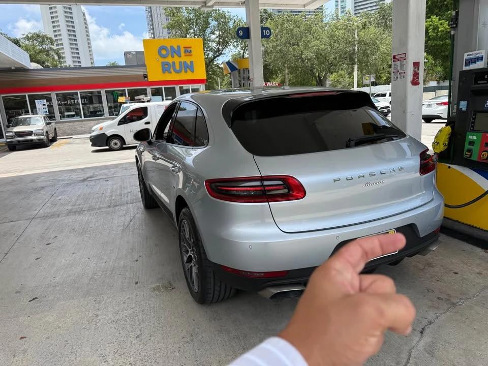 2017 Porsche Macan - Image 2 of 5