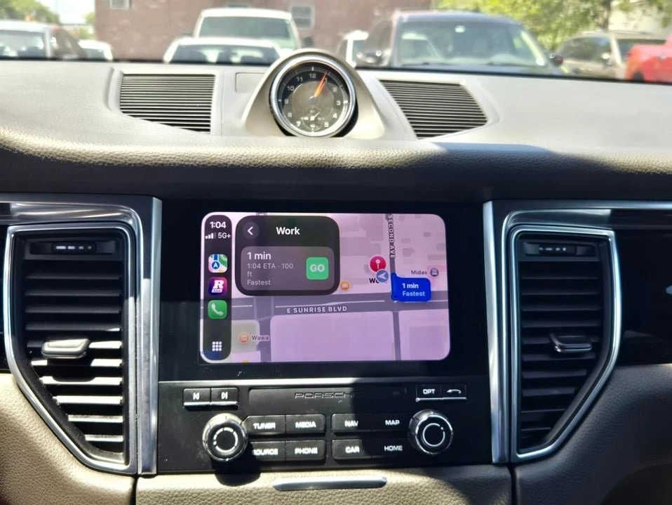 2017 Porsche Macan - Image 13 of 20