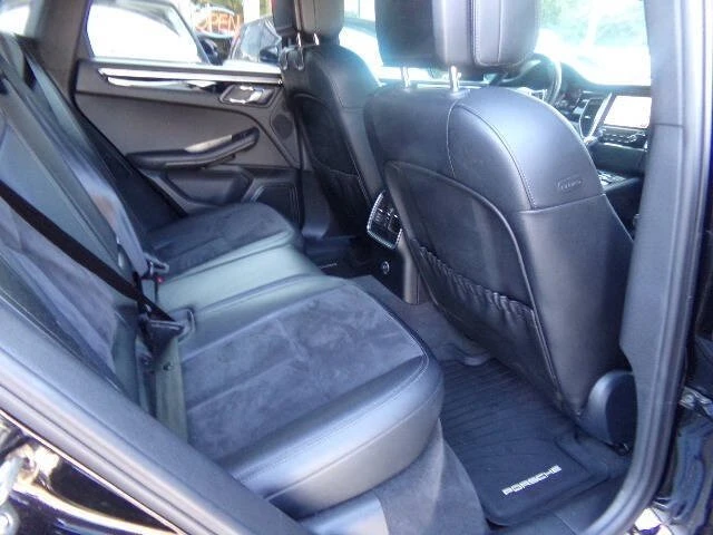 2017 Porsche Macan - Image 17 of 20