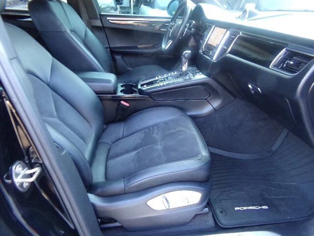 2017 Porsche Macan - Image 18 of 20