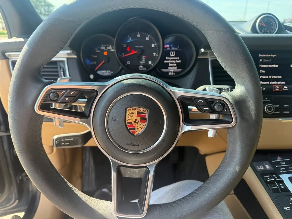 2017 Porsche Macan - Image 9 of 13