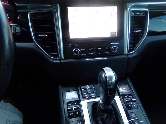 2017 Porsche Macan - Image 12 of 20