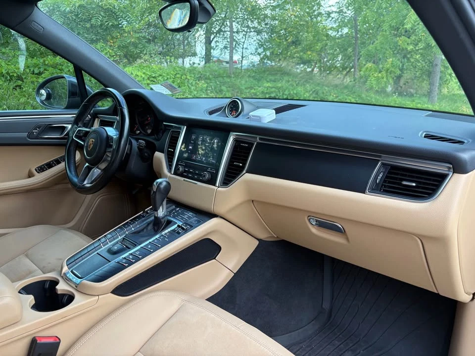 2017 Porsche Macan - Image 10 of 20