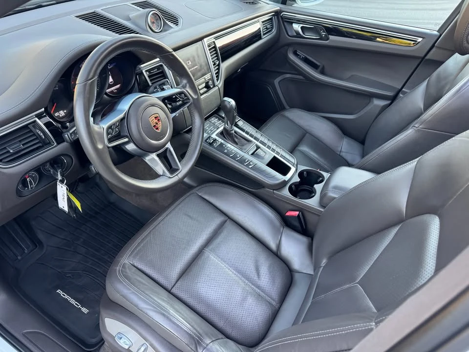 2017 Porsche Macan - Image 12 of 20