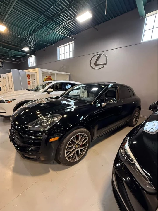 2017 Porsche Macan - Image 2 of 9