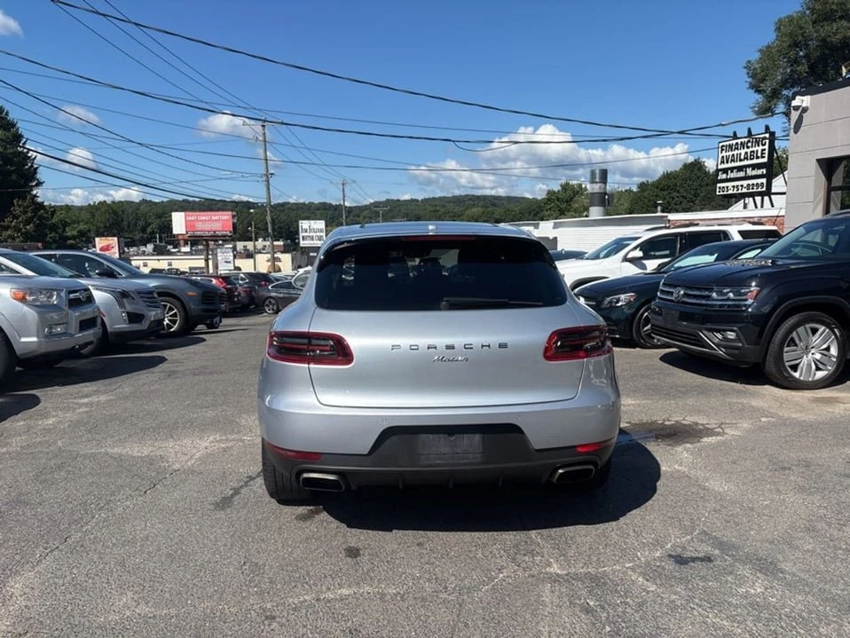 2017 Porsche Macan - Image 17 of 20