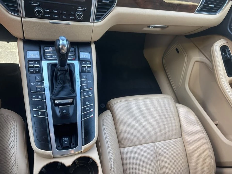 2017 Porsche Macan - Image 12 of 20