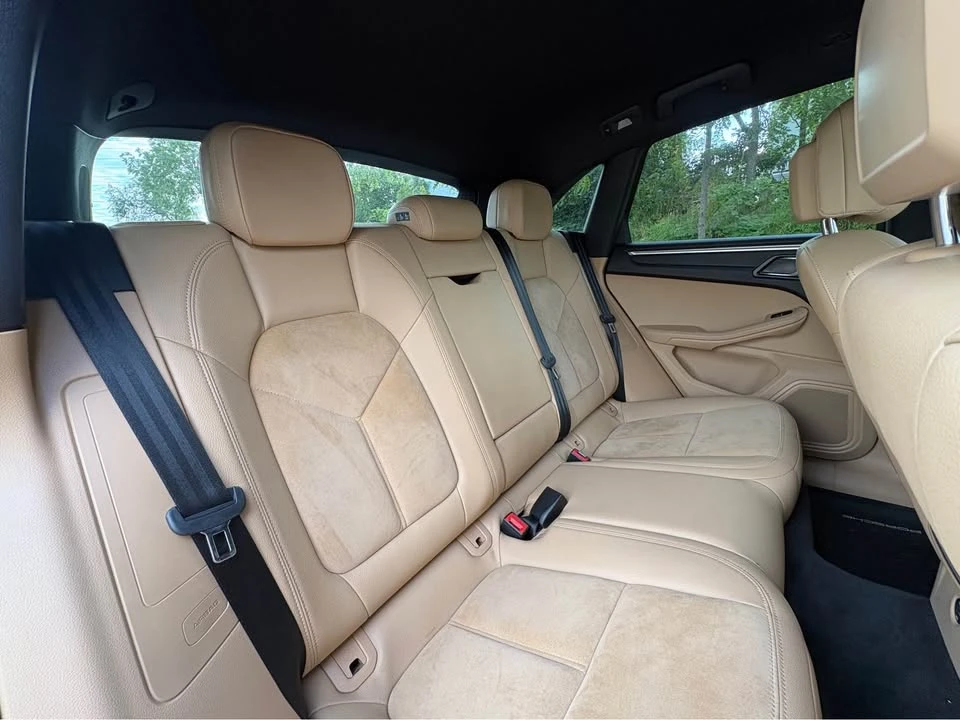 2017 Porsche Macan - Image 12 of 20