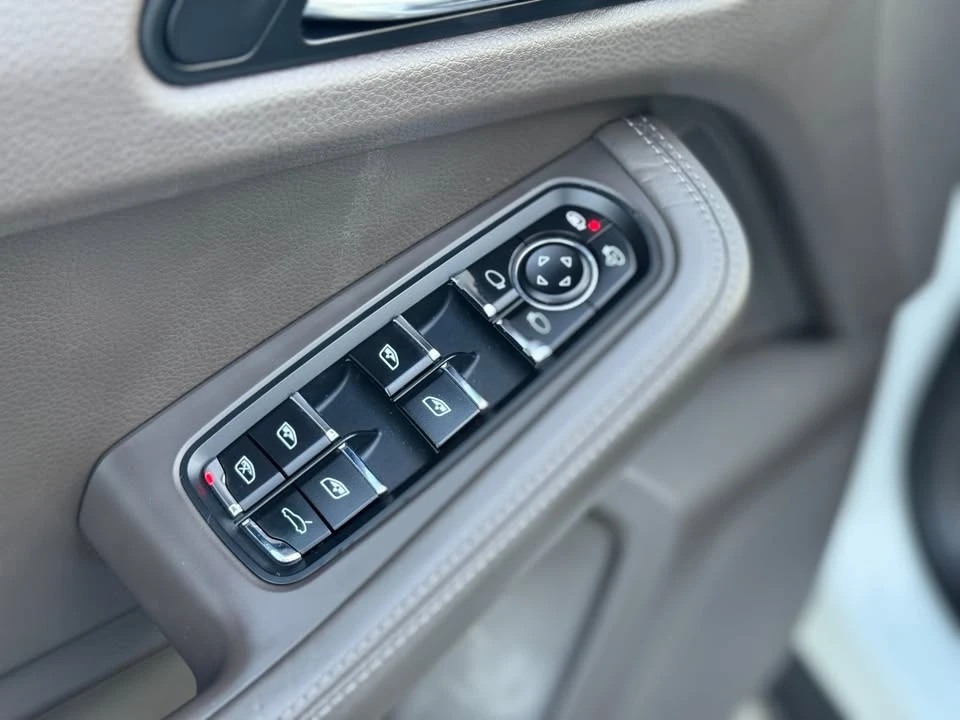 2017 Porsche Macan - Image 11 of 20