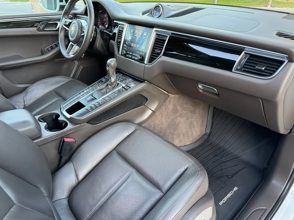 2017 Porsche Macan - Image 16 of 20