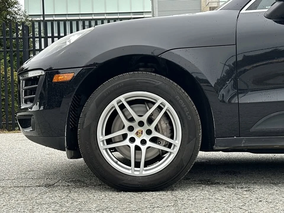 2017 Porsche Macan - Image 18 of 20