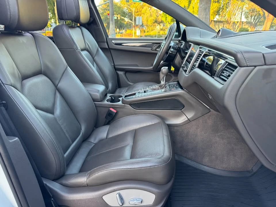 2017 Porsche Macan - Image 15 of 20