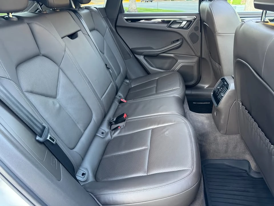 2017 Porsche Macan - Image 19 of 20