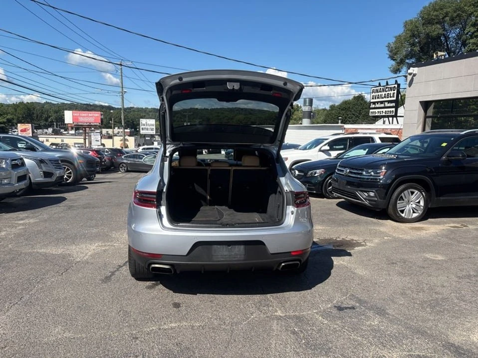 2017 Porsche Macan - Image 18 of 20