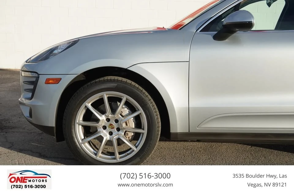 2017 Porsche Macan - Image 9 of 20