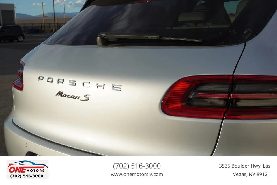 2017 Porsche Macan - Image 14 of 20