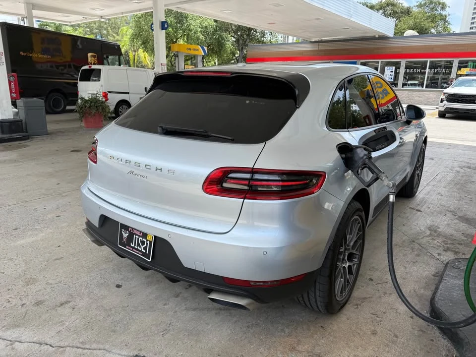 2017 Porsche Macan - Image 4 of 5