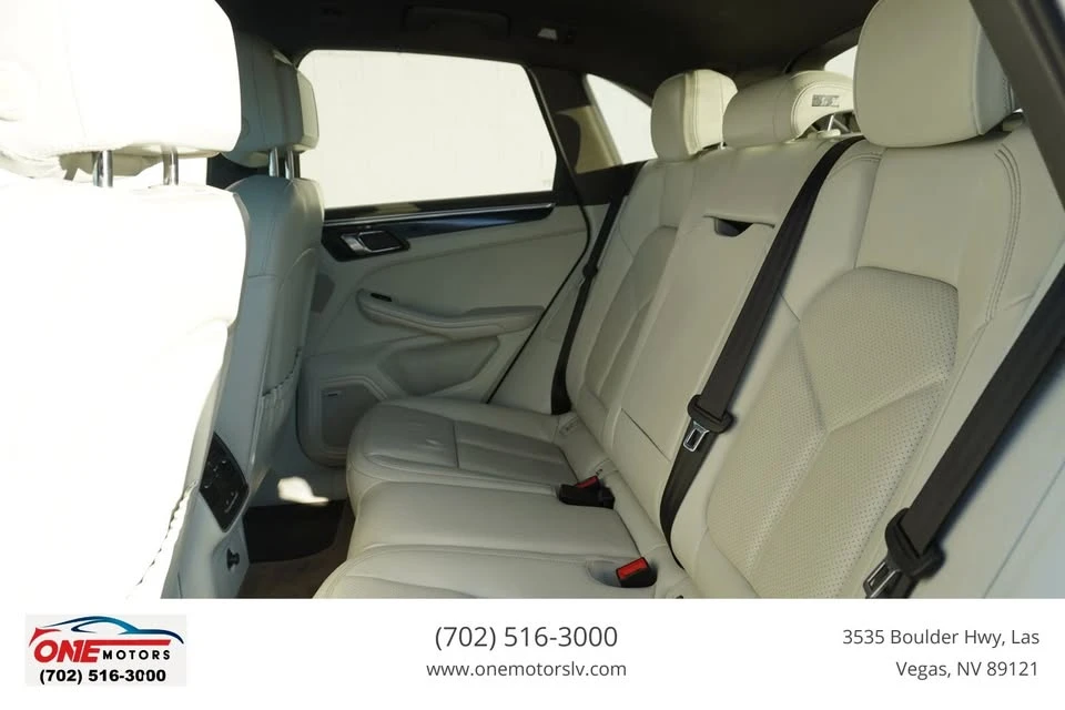 2017 Porsche Macan - Image 16 of 20
