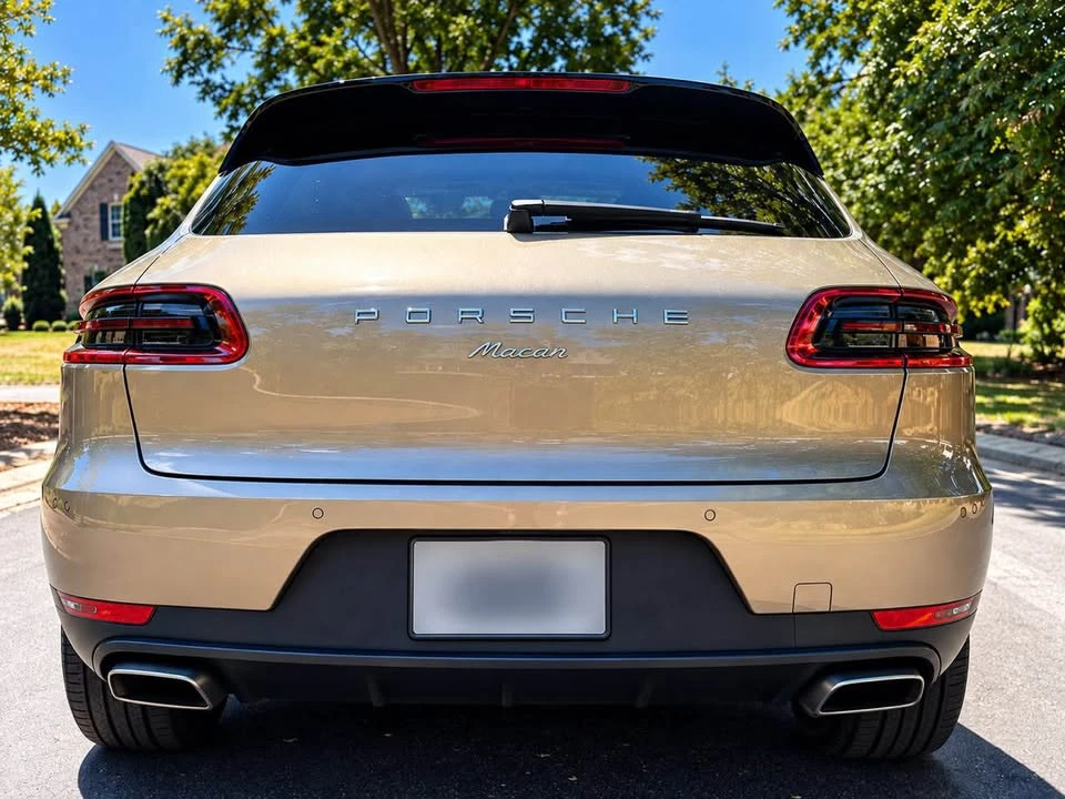 2017 Porsche Macan - Image 9 of 11