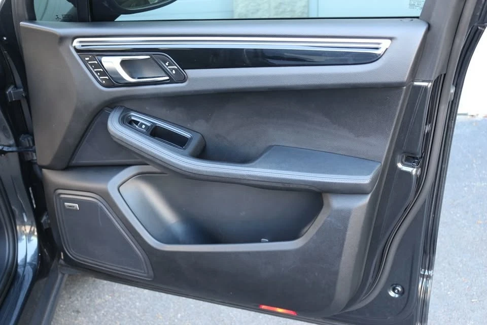 2017 Porsche Macan - Image 15 of 20