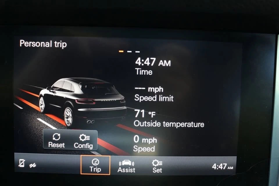 2017 Porsche Macan - Image 18 of 20