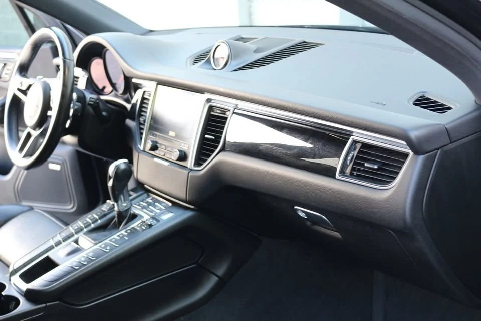 2017 Porsche Macan - Image 10 of 20